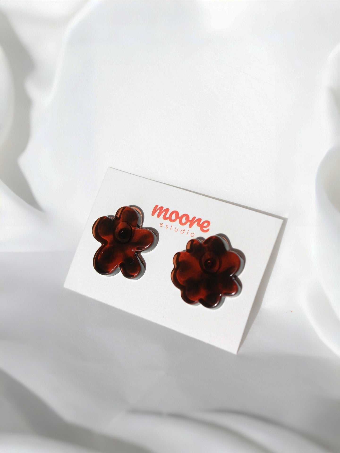 Carey Bloom Twins - Pendientes De Resina - Moore Estudio